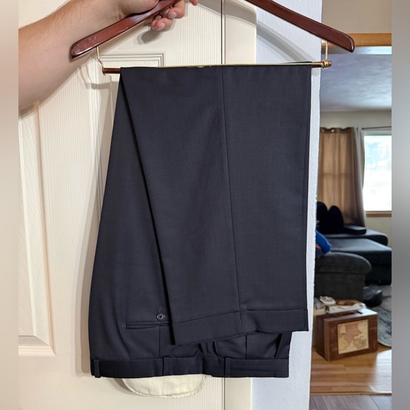 Ralph Lauren navy suit set! Men’s 46R w/ pants ! Great condition - Picture 2 of 4